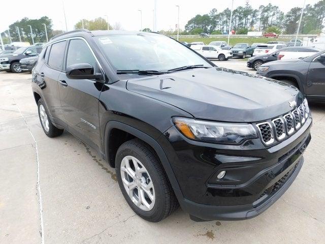 2024 Jeep Compass COMPASS LATITUDE 4X4