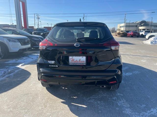 2023 Nissan Kicks S Xtronic CVT
