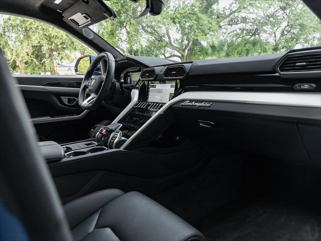 2020 Lamborghini Urus photo 3