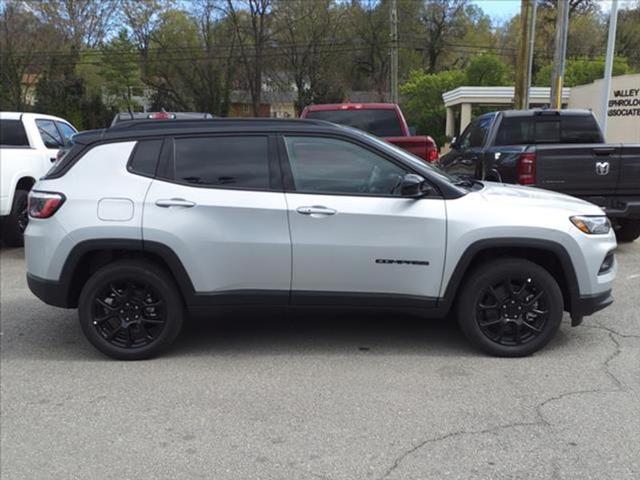 2024 Jeep Compass COMPASS LATITUDE 4X4