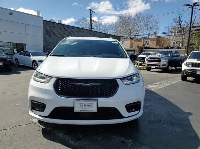 2024 Chrysler Pacifica PACIFICA TOURING L