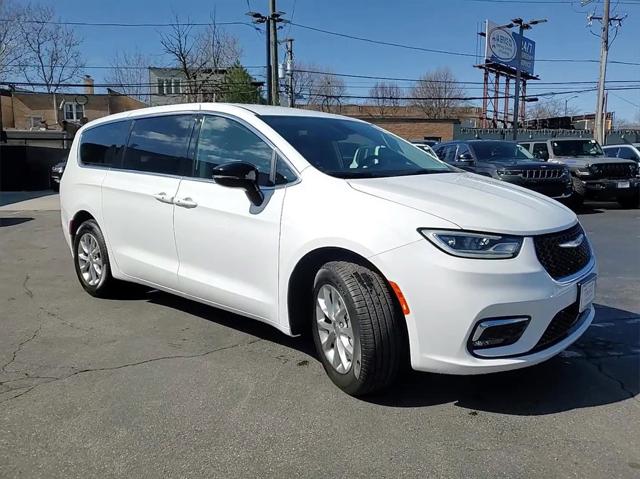 2024 Chrysler Pacifica PACIFICA TOURING L AWD