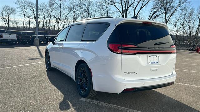 2024 Chrysler Pacifica PACIFICA TOURING L