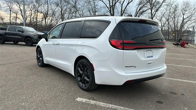 2024 Chrysler Pacifica PACIFICA TOURING L