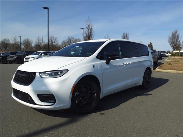 2024 Chrysler Pacifica Hybrid PACIFICA PLUG-IN HYBRID S APPEARANCE