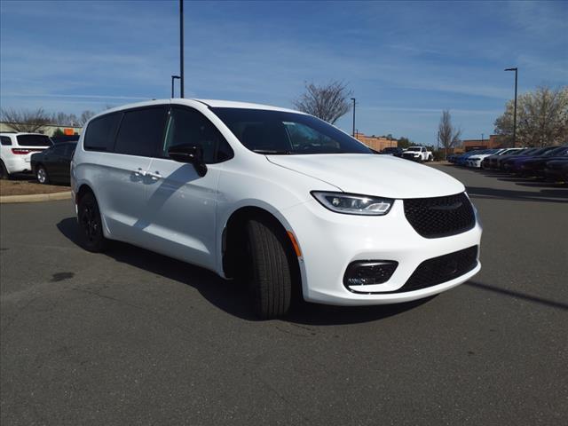 2024 Chrysler Pacifica Hybrid PACIFICA PLUG-IN HYBRID S APPEARANCE