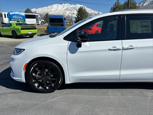 2024 Chrysler Pacifica PACIFICA LIMITED