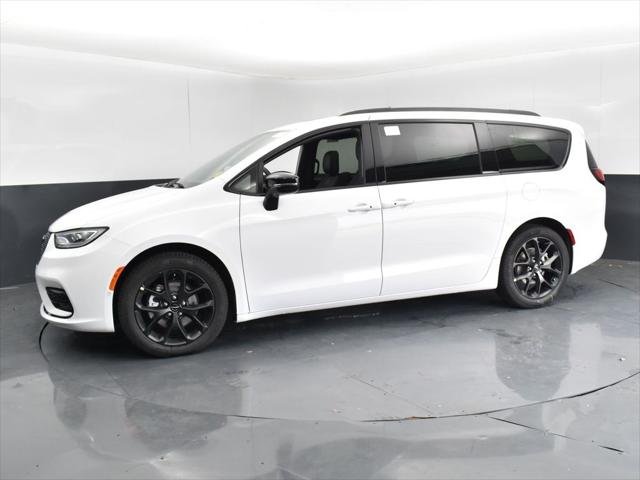 2024 Chrysler Pacifica PACIFICA TOURING L