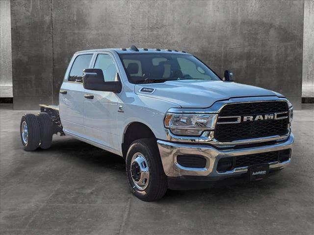 2024 RAM Ram 3500 Chassis Cab RAM 3500 TRADESMAN CREW CAB CHASSIS 4X4 60 CA