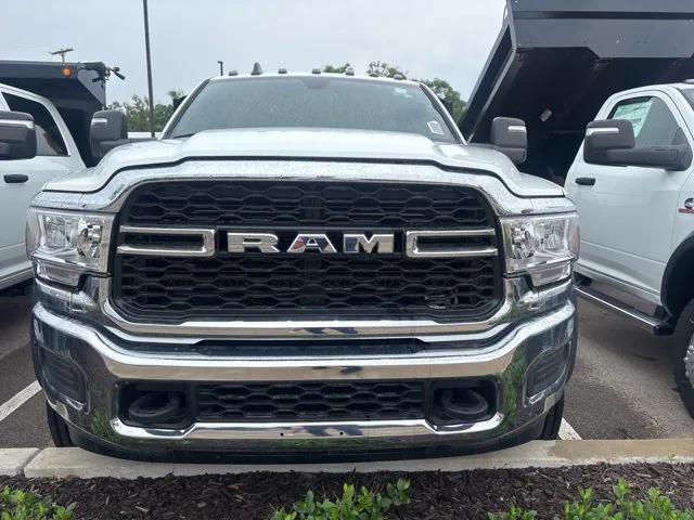 2024 RAM Ram 5500 Chassis Cab RAM 5500 TRADESMAN CHASSIS REGULAR CAB 4X4 84 CA 2024 RAM Ram 5500 Chassis Cab RAM 5500 TRADESMAN CHASSIS REGULAR CAB 4X4 84 CA