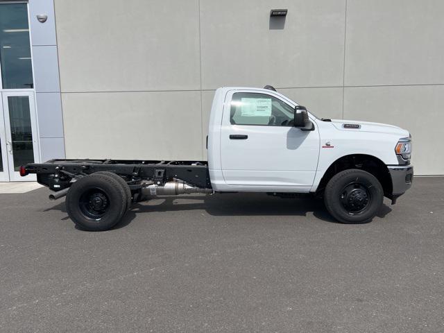 2024 RAM Ram 3500 Chassis Cab RAM 3500 TRADESMAN CHASSIS REGULAR CAB 4X4 60 CA