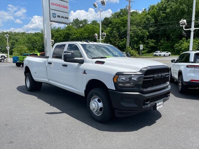 2024 RAM Ram 3500 RAM 3500 TRADESMAN CREW CAB 4X4 8 BOX