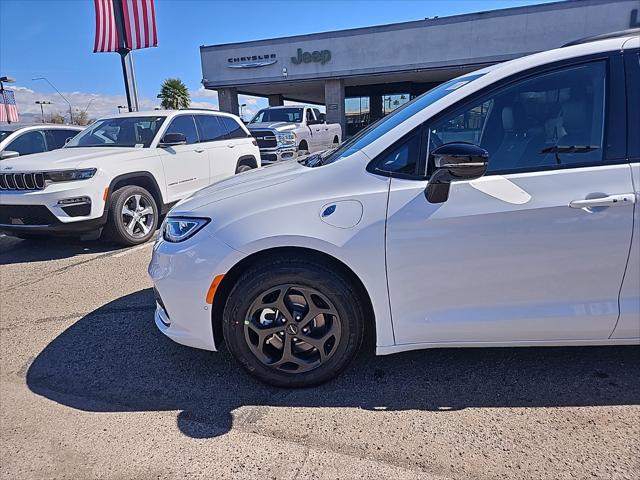 2024 Chrysler Pacifica Hybrid PACIFICA PLUG-IN HYBRID PREMIUM S APPEARANCE