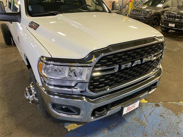 2024 RAM Ram 3500 Chassis Cab RAM 3500 SLT CREW CAB CHASSIS 4X4 60 CA