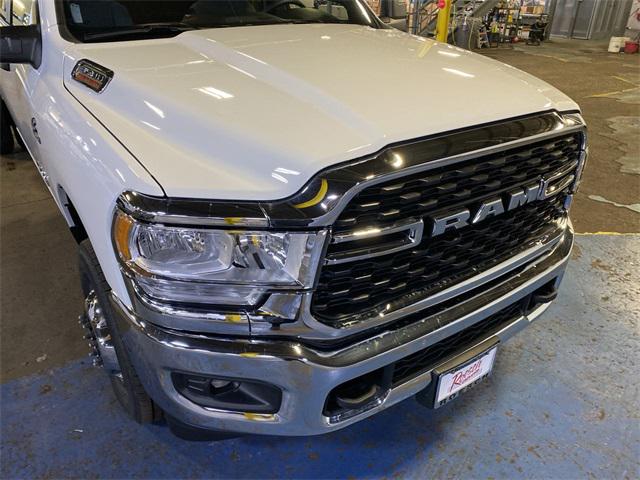 2024 RAM Ram 3500 Chassis Cab RAM 3500 SLT CREW CAB CHASSIS 4X4 60 CA