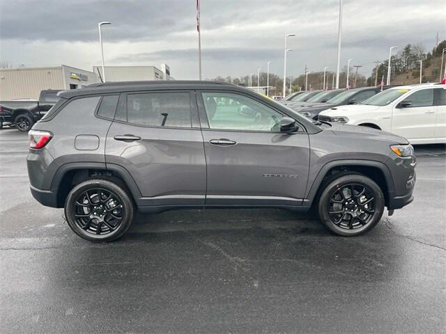 2024 Jeep Compass COMPASS LATITUDE 4X4