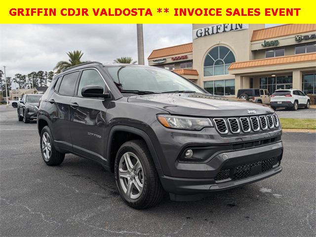 2024 Jeep Compass COMPASS LATITUDE 4X4