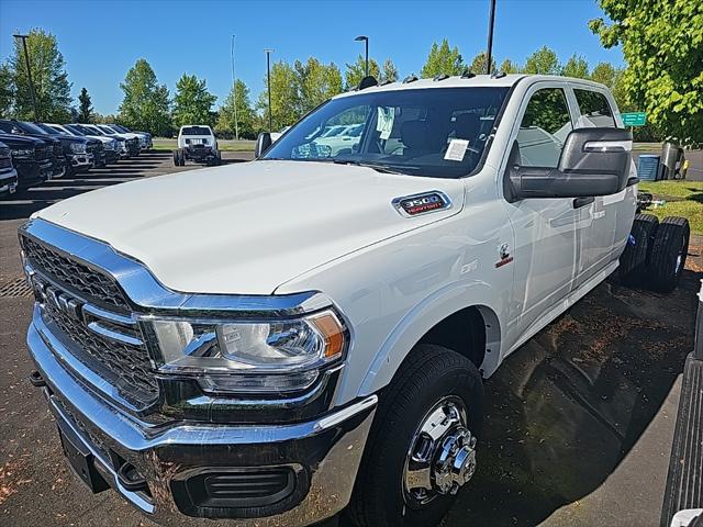 2024 RAM Ram 3500 Chassis Cab RAM 3500 TRADESMAN CREW CAB CHASSIS 4X4 60 CA