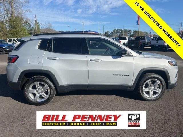 2024 Jeep Compass COMPASS LATITUDE 4X4