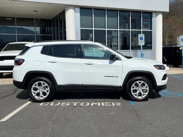 2024 Jeep Compass COMPASS LATITUDE 4X4