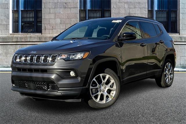 2024 Jeep Compass COMPASS LATITUDE LUX 4X4