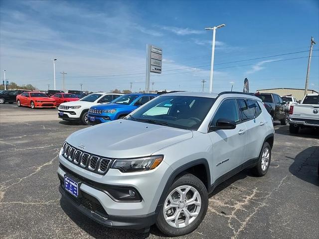 2024 Jeep Compass COMPASS LATITUDE 4X4