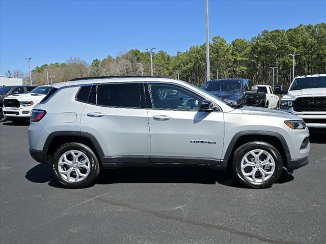 2024 Jeep Compass COMPASS LATITUDE 4X4