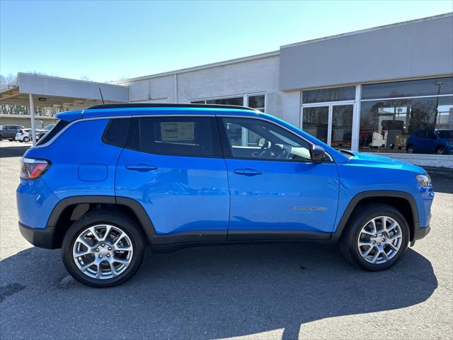 2024 Jeep Compass COMPASS LATITUDE LUX 4X4