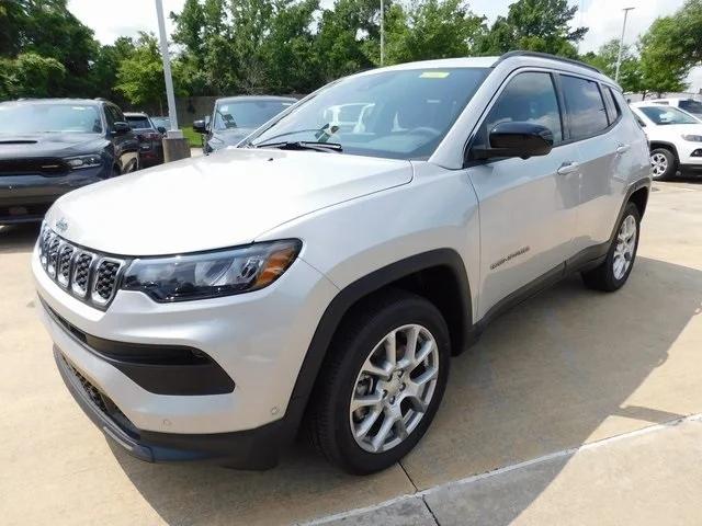 2024 Jeep Compass COMPASS LATITUDE LUX 4X4