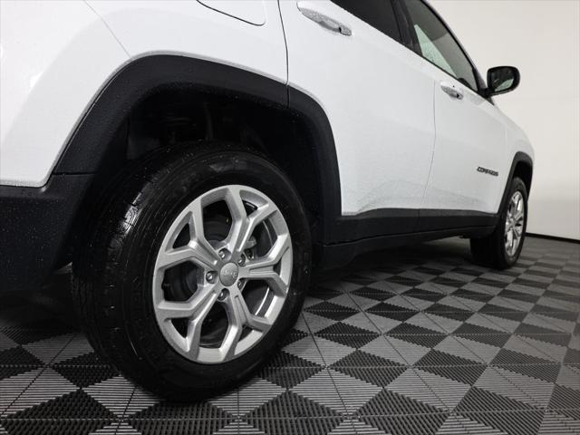 2024 Jeep Compass COMPASS LATITUDE 4X4