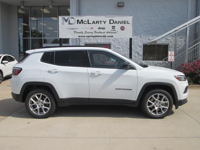 2024 Jeep Compass COMPASS LATITUDE LUX 4X4