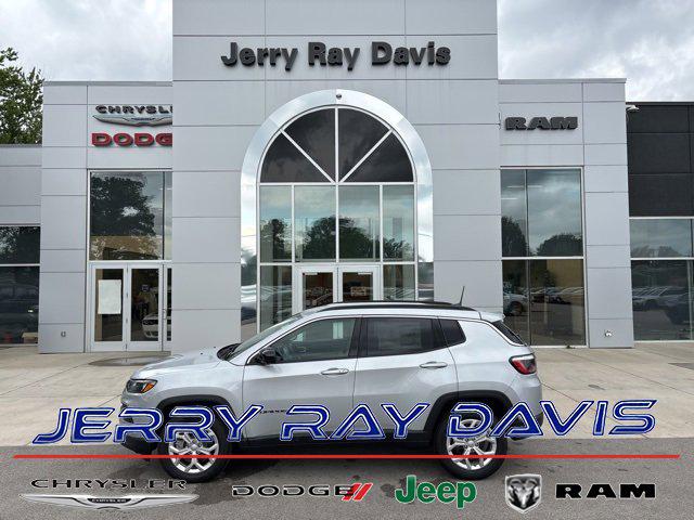 2024 Jeep Compass COMPASS LATITUDE 4X4