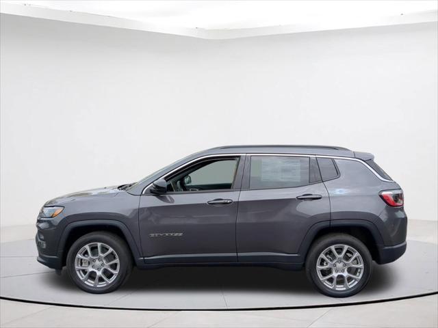 2024 Jeep Compass COMPASS LATITUDE LUX 4X4