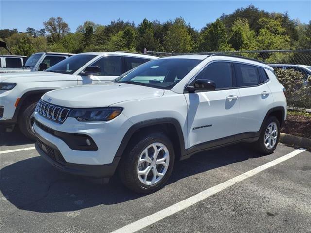 2024 Jeep Compass COMPASS LATITUDE 4X4