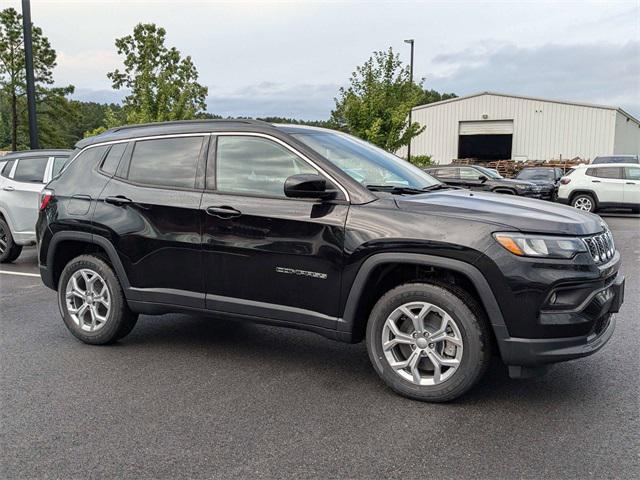 2024 Jeep Compass COMPASS LATITUDE 4X4