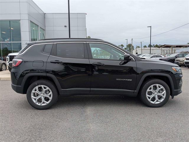 2024 Jeep Compass COMPASS LATITUDE 4X4