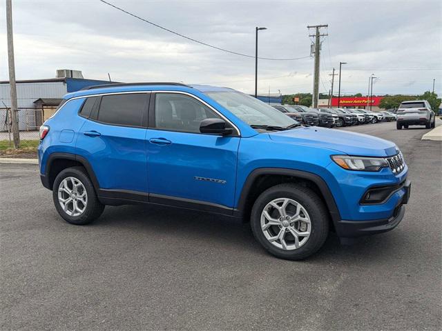 2024 Jeep Compass COMPASS LATITUDE 4X4