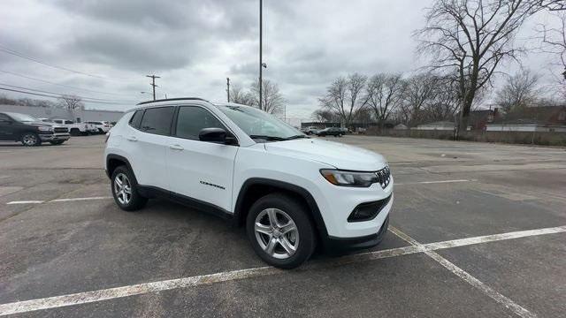 2024 Jeep Compass COMPASS LATITUDE 4X4