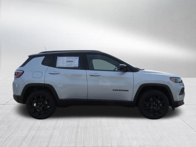 2024 Jeep Compass COMPASS LATITUDE 4X4