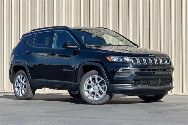 2024 Jeep Compass COMPASS LATITUDE LUX 4X4