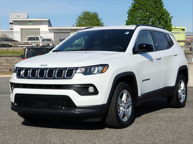 2024 Jeep Compass COMPASS LATITUDE 4X4