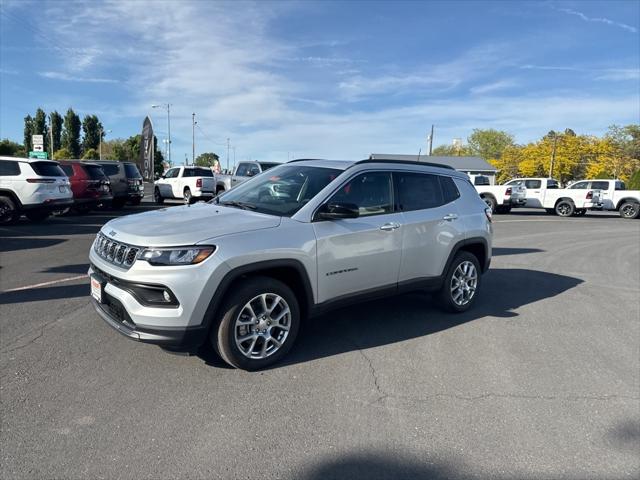 2024 Jeep Compass COMPASS LATITUDE LUX 4X4