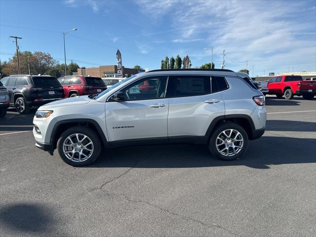 2024 Jeep Compass COMPASS LATITUDE LUX 4X4