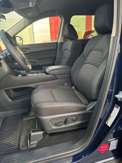 2024 Nissan Pathfinder SV FWD