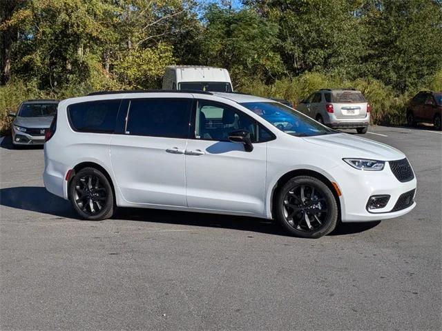 2024 Chrysler Pacifica PACIFICA TOURING L