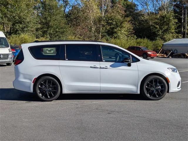 2024 Chrysler Pacifica PACIFICA TOURING L