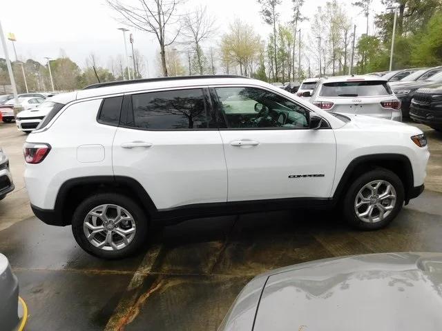 2024 Jeep Compass COMPASS LATITUDE 4X4