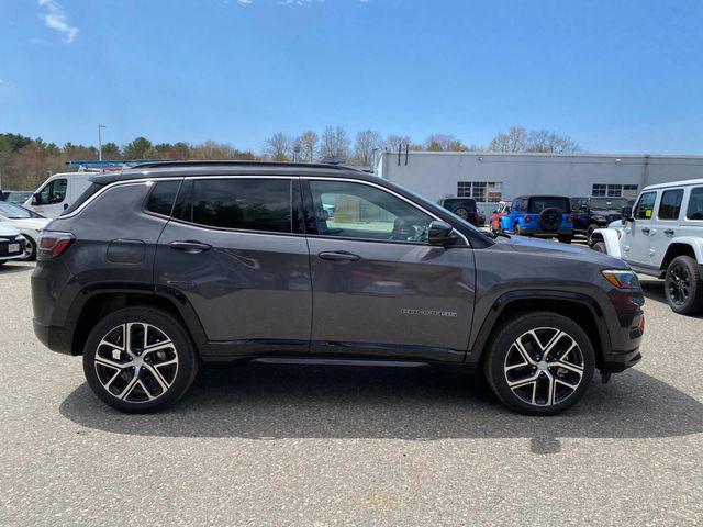 2024 Jeep Compass COMPASS LIMITED 4X4