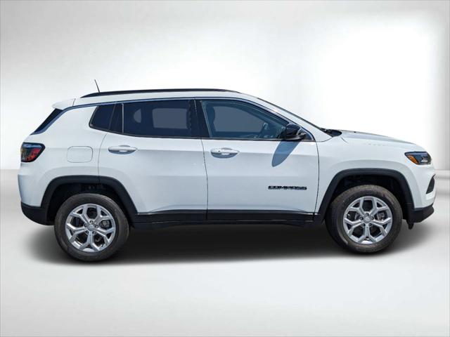 2024 Jeep Compass COMPASS LATITUDE 4X4