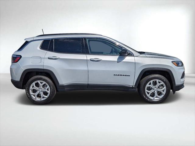 2024 Jeep Compass COMPASS LATITUDE 4X4